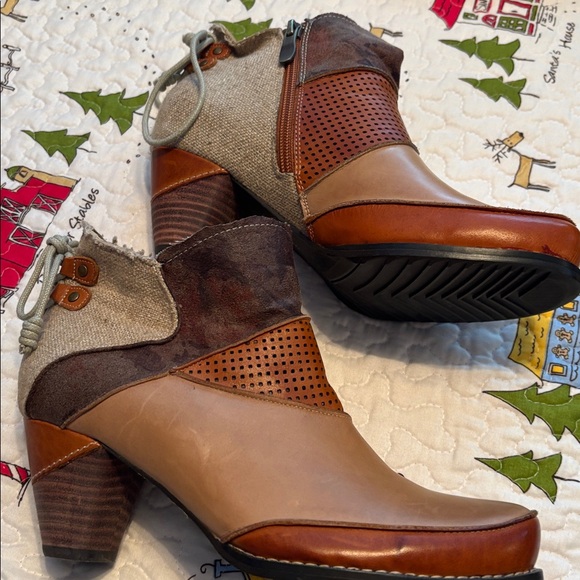 Stylish Brown Leather Ankle Boots - Picture 2 of 4